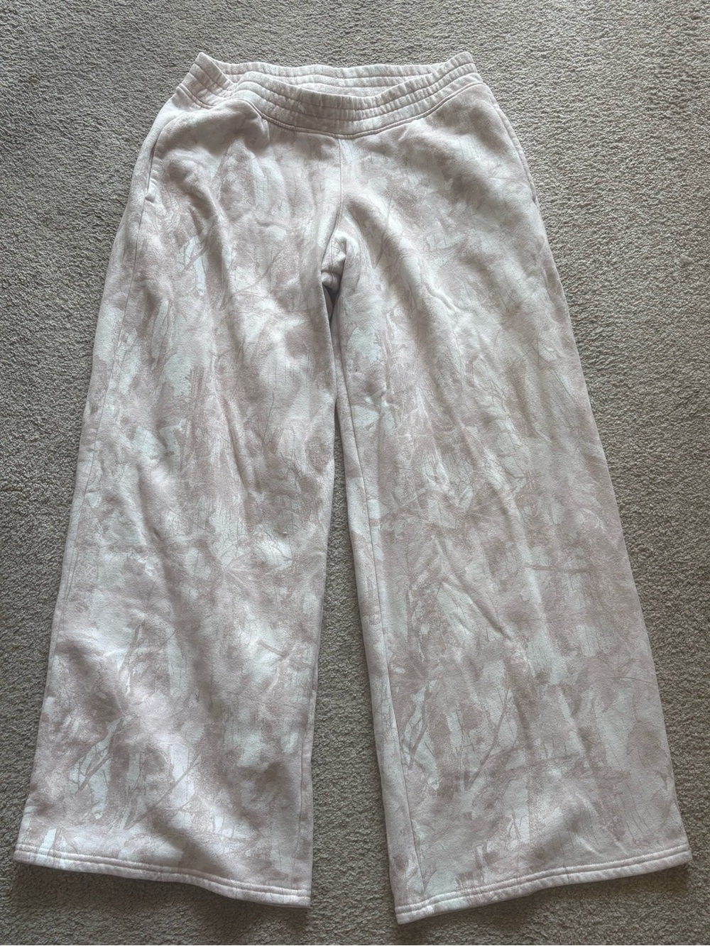 Women’s Hollister Pink and Gray Camo pants